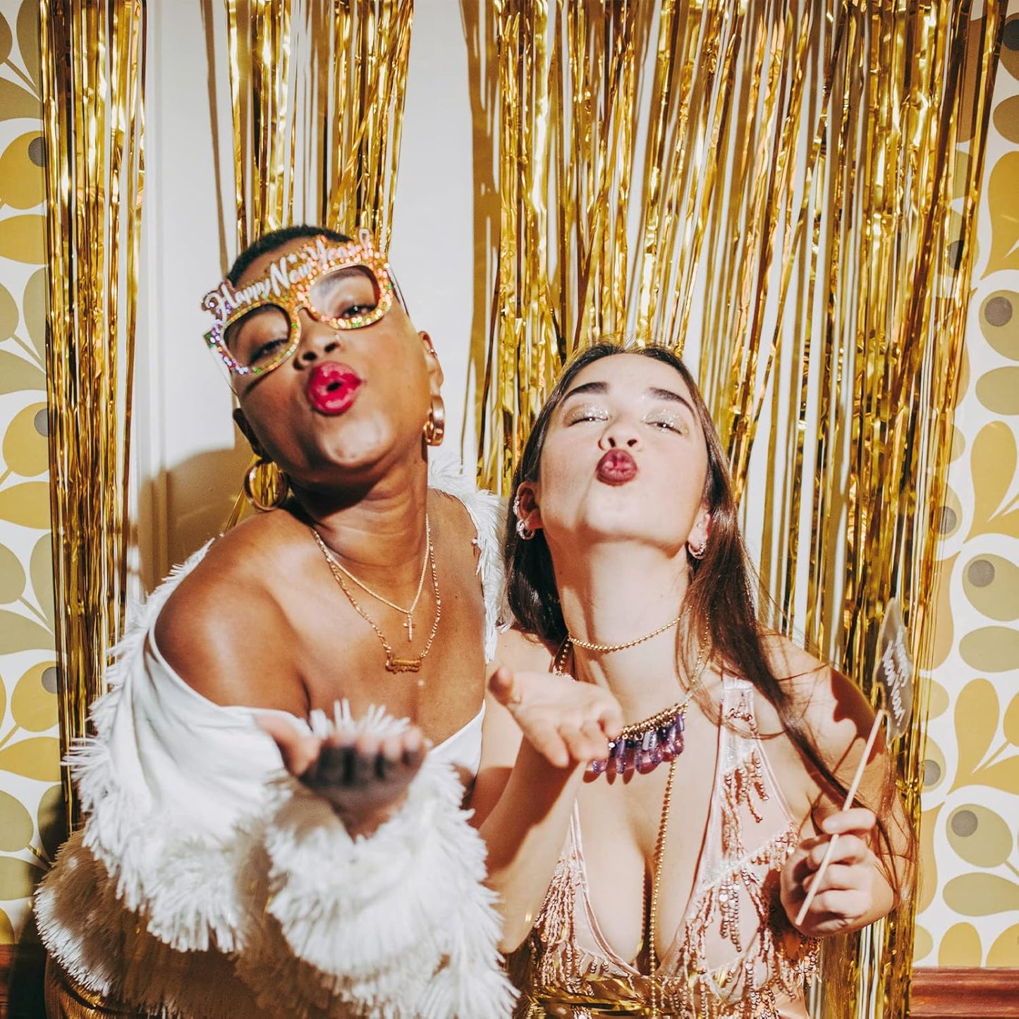 5 Pack Gold Fringe Backdrop 3.2ft x 8.2ft Foil Curtain Tinsel Foil Fringe Curtains Backdrop Tinsel Backdrop Streamers for Birthday Curtain Party Decoration Wedding Christmas Decoration (Gold)