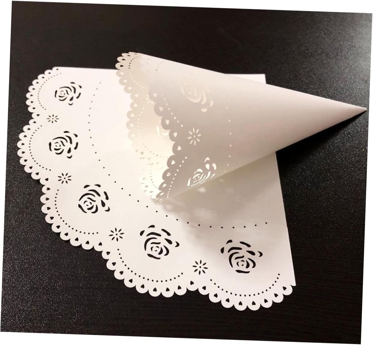 jojofuny 40 Pcs Rose Petals Party Confetti Cone Holder Candy Cone Bags Confetti Cone Stand Paper Petal Cones Wedding Party Favors Confetti Cones Cone Holder Stand Conical White Delicatessen