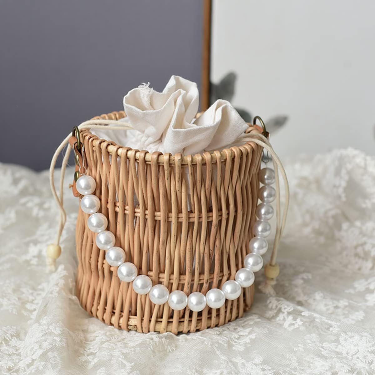 500pcs Pearl Beads Bulk,10mm White Faux Pearl Bead with Holes for Craft Plastic Bracelet Necklace Jewelry Making Decoration Bag Decor Keychain Pendant