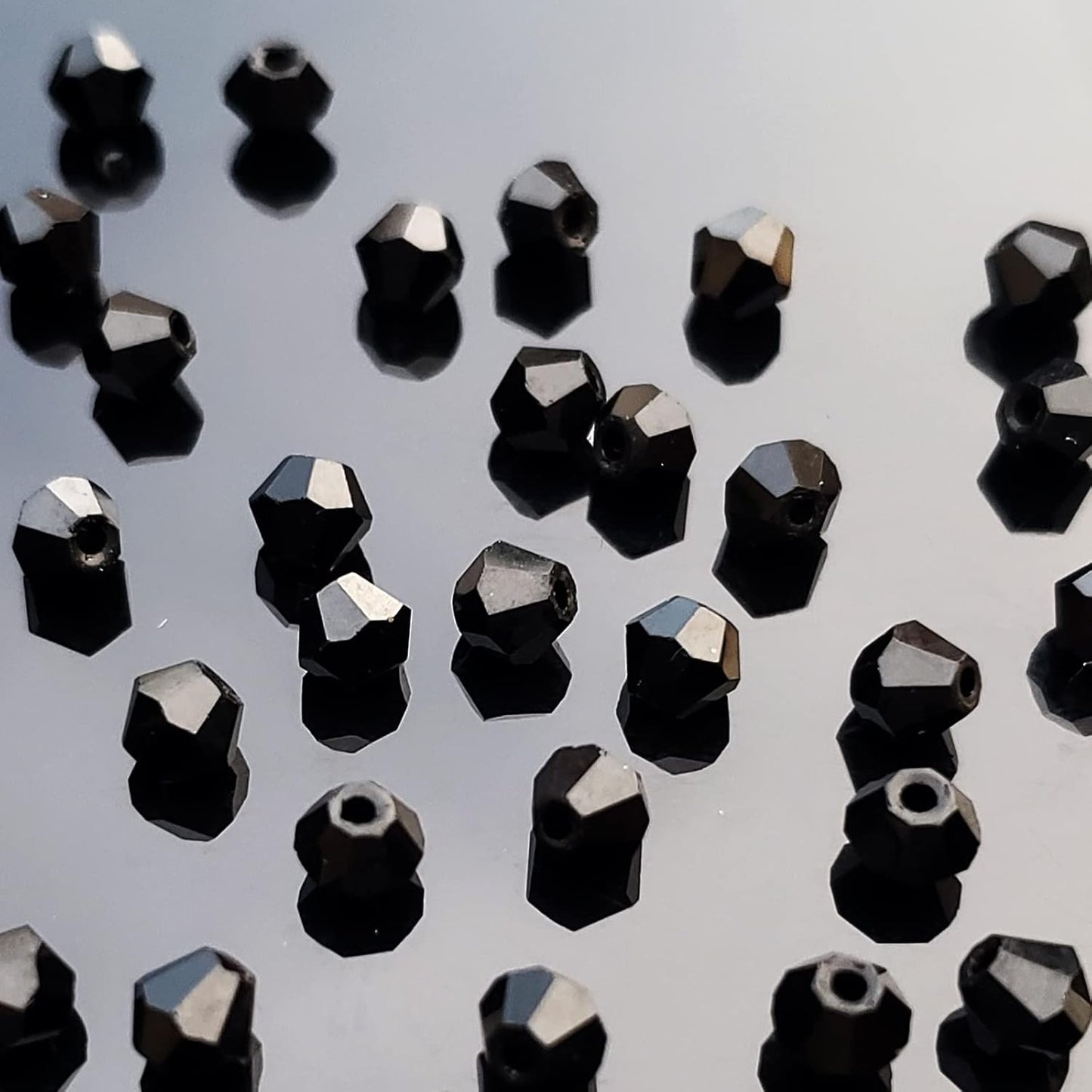 6mm Bicone 450Pcs Black Crystal Glass Beads Faceted Bicone Shape Crystal Glass Spacer Beads for Bracelet Necklace Decorative Hand Jewelry Making (Black, 6MM)