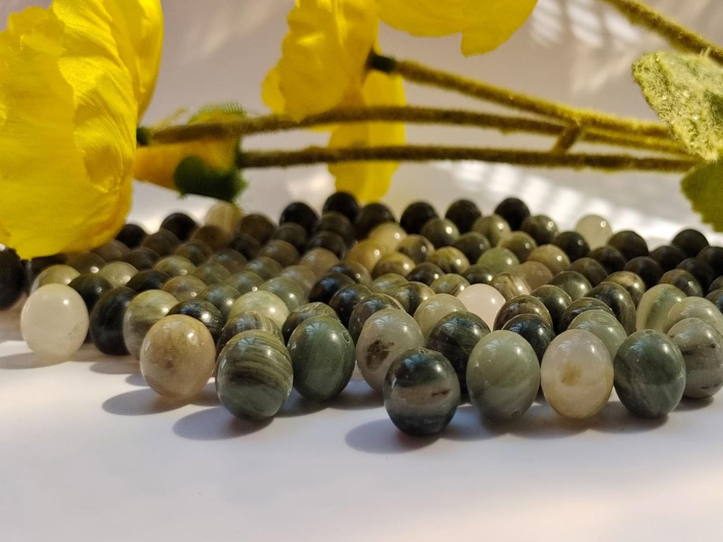 Stone Beads 6mm 140pcs Green Grass Jade Beads Round Loose Gemstones Beads for Bracelet Necklace Jewelry Making (6mm, 60613 Green Grass Jade)