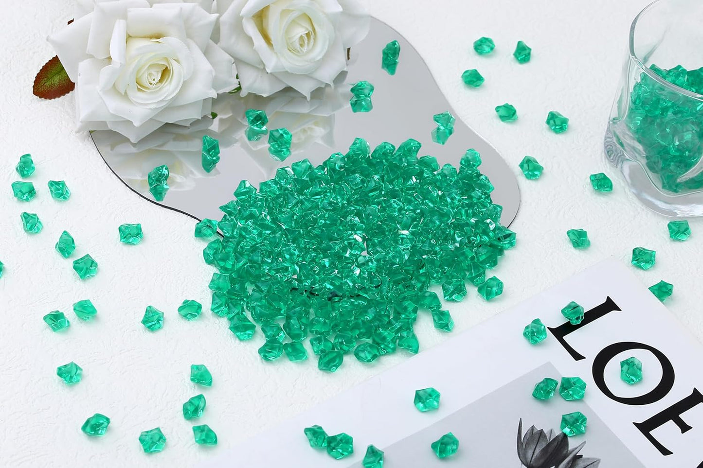 LAIDANLA 500PCS Dark Green Acrylic Gems Vase Fillers Green Fake Ice Cubes Plastic Diamonds Fake Crushed Rocks for Centerpiece DIY Party Table Scatter Prop Wedding Decoration Accessories