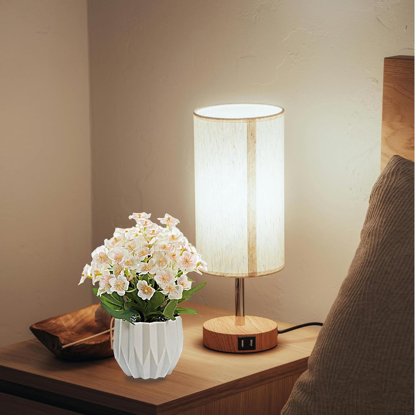 Artificial Flower Arrangement in Modern White Geometric Vase, Decorative Floral (White)